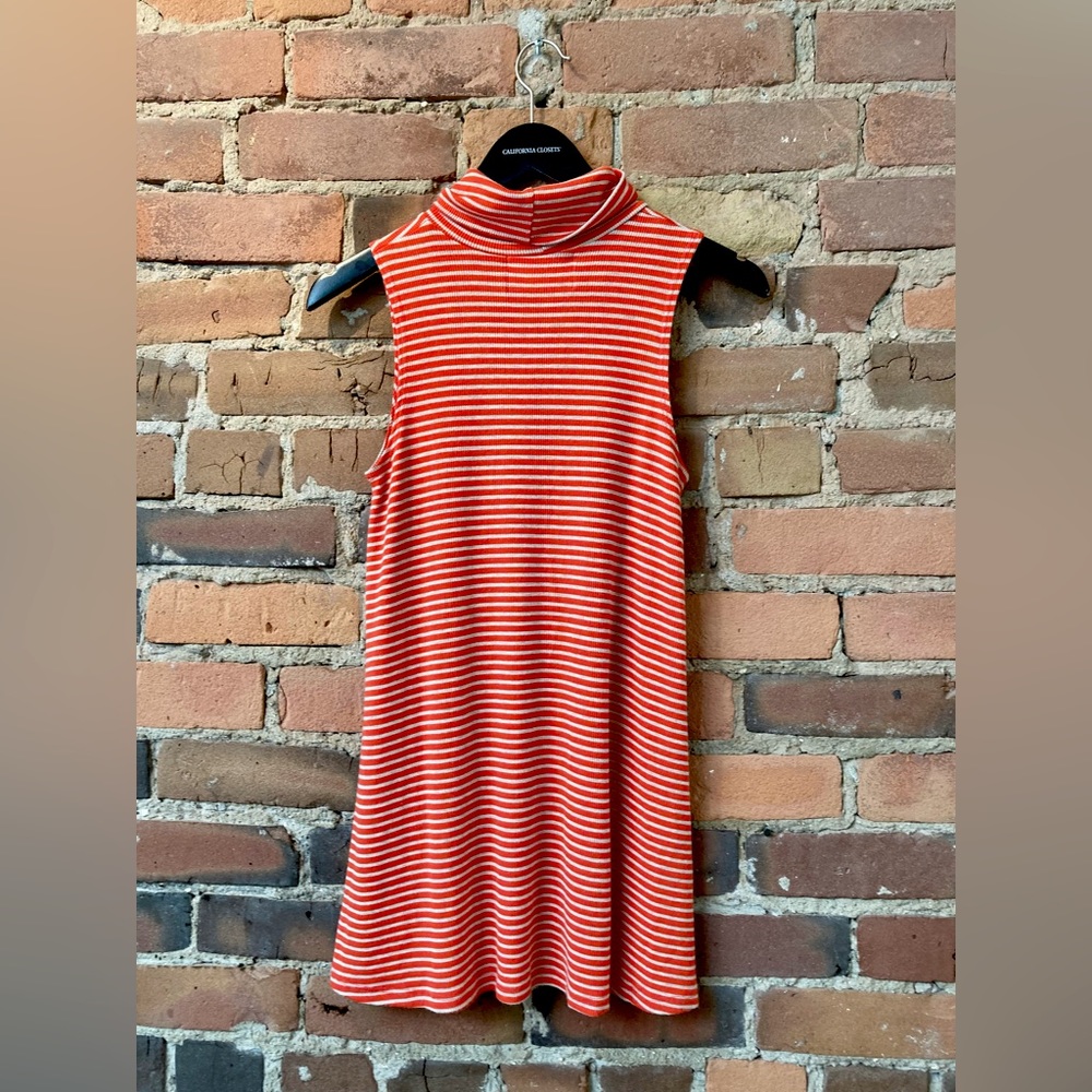 Puella Sleeveless Red & Cream Long Stripped Turtleneck. Size: Medium.